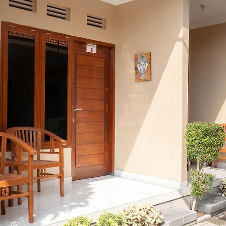 ホテル Reddoorz Near Buleleng Harbour 2 Singaraja エクステリア 写真