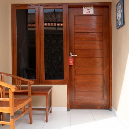 ホテル Reddoorz Near Buleleng Harbour 2 Singaraja エクステリア 写真
