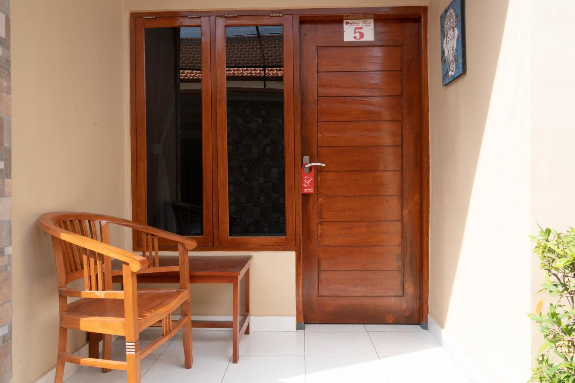 ホテル Reddoorz Near Buleleng Harbour 2 Singaraja エクステリア 写真