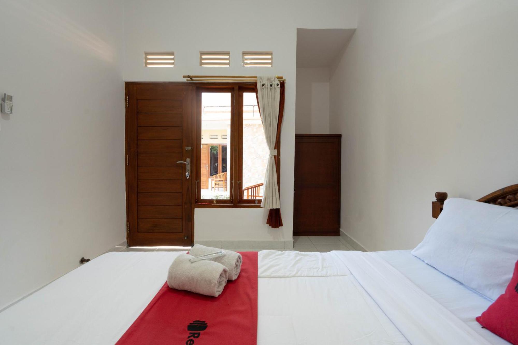 ホテル Reddoorz Near Buleleng Harbour 2 Singaraja エクステリア 写真