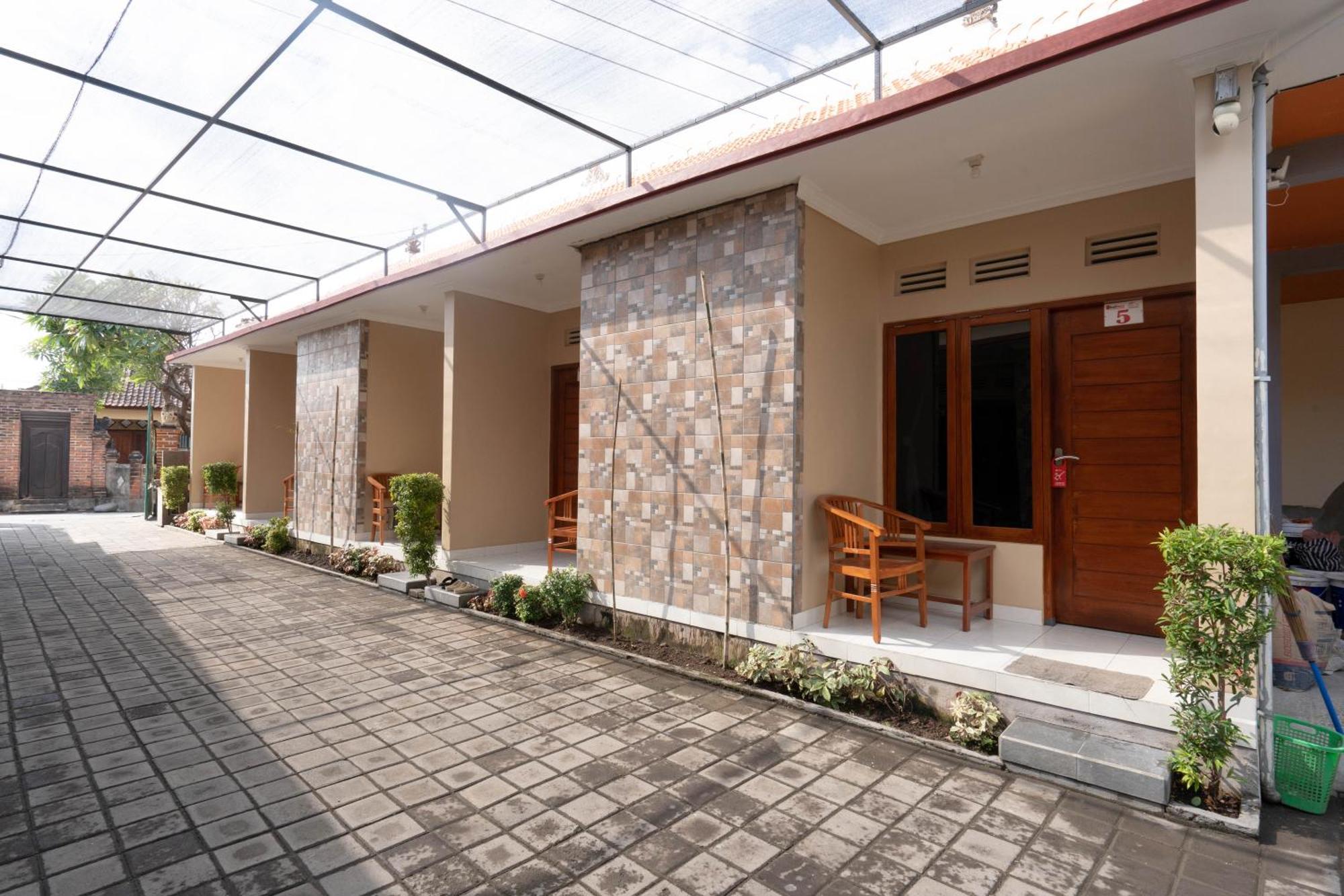 ホテル Reddoorz Near Buleleng Harbour 2 Singaraja エクステリア 写真
